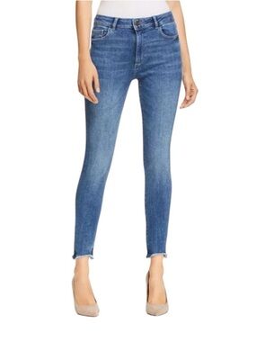 DL1961 Farrow High Rise Skinny Jeans in Burton Wash
3884 Size 26